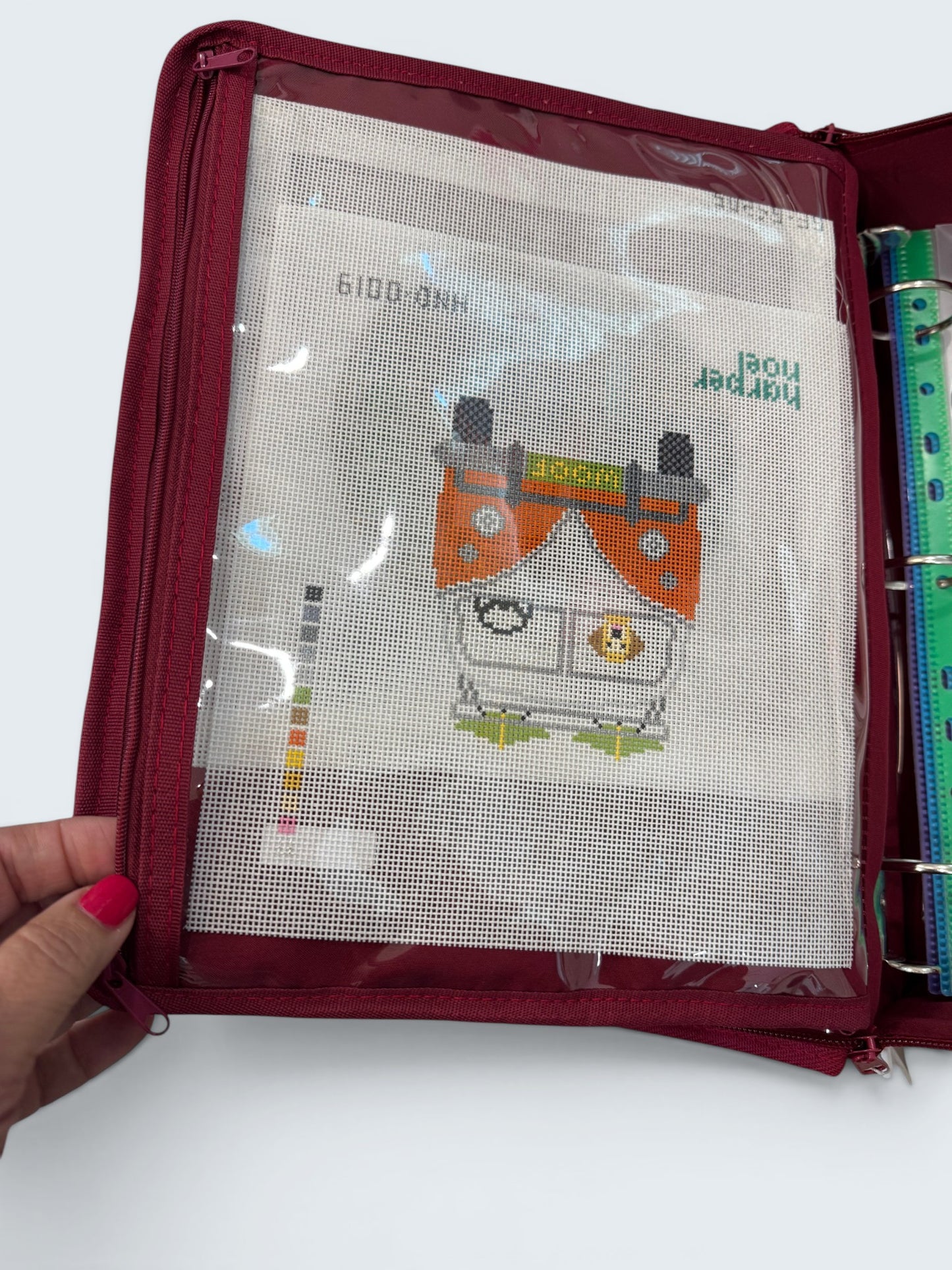 Carry-All Needlepoint Organizer – Multi-Pocket Binder Bag
