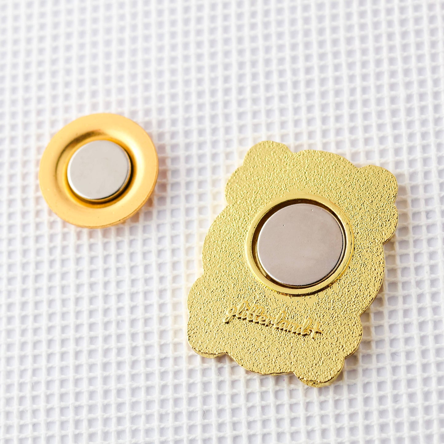 TV Needle Minder Magnet