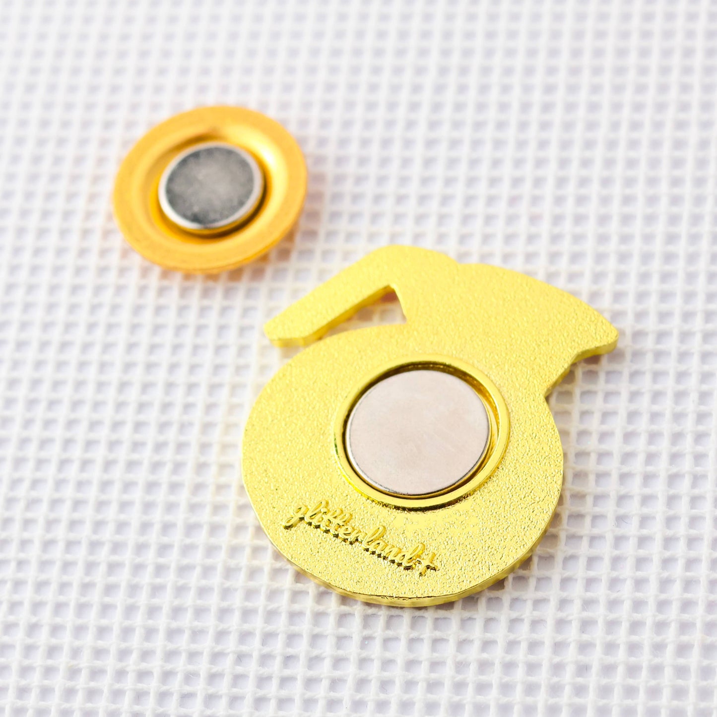 Dolly Parton Music Needle Minder Magnet