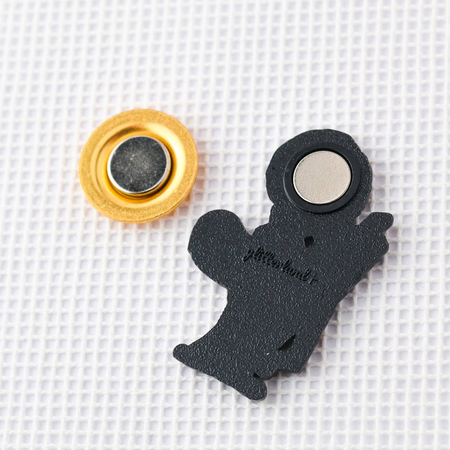 Painter Artsy Needle Minder Magnet